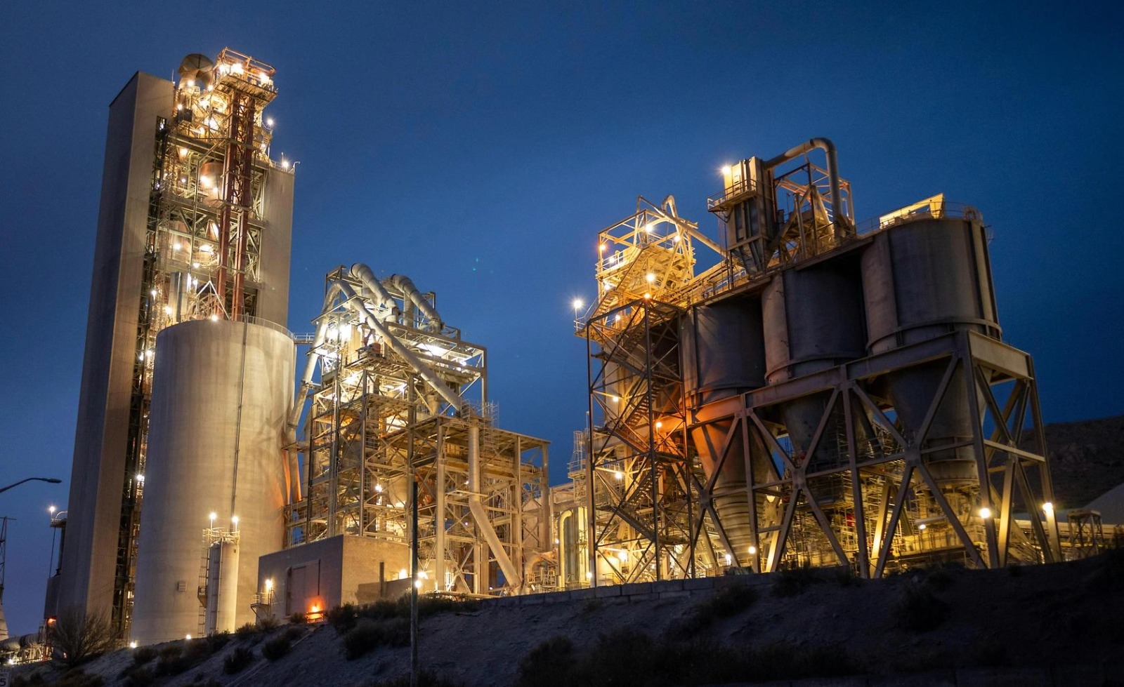 Installation industrielle de nuit
