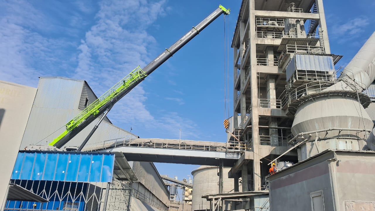 Grue sur site industriel